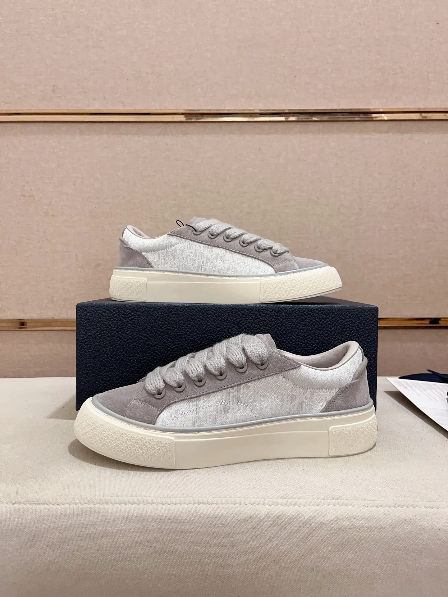 Men's shoes 💰: 640💰[Dior·Dior] Top 🔍Couple model💏🔍New casual sports style couple shoes, new four-season design, perfect workmanship, lace-up lazy style to create wardrobe quality, upper: imported first-layer cowhide, sheepskin lining is soft and comfortable, ultra-light TPU wear-resistant outsole, simple, versatile fashion men's shoes, excellent color code number 35--44